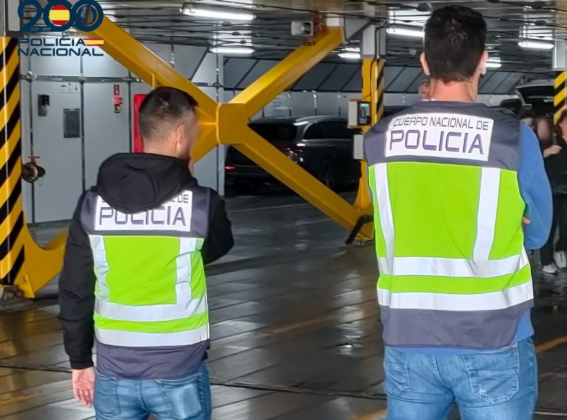 Policía Nacional en el barco