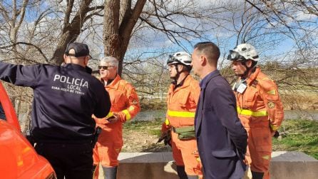 Policía Local y Bomberos coordinando la extinción del incendio en Riba-roja de Túria