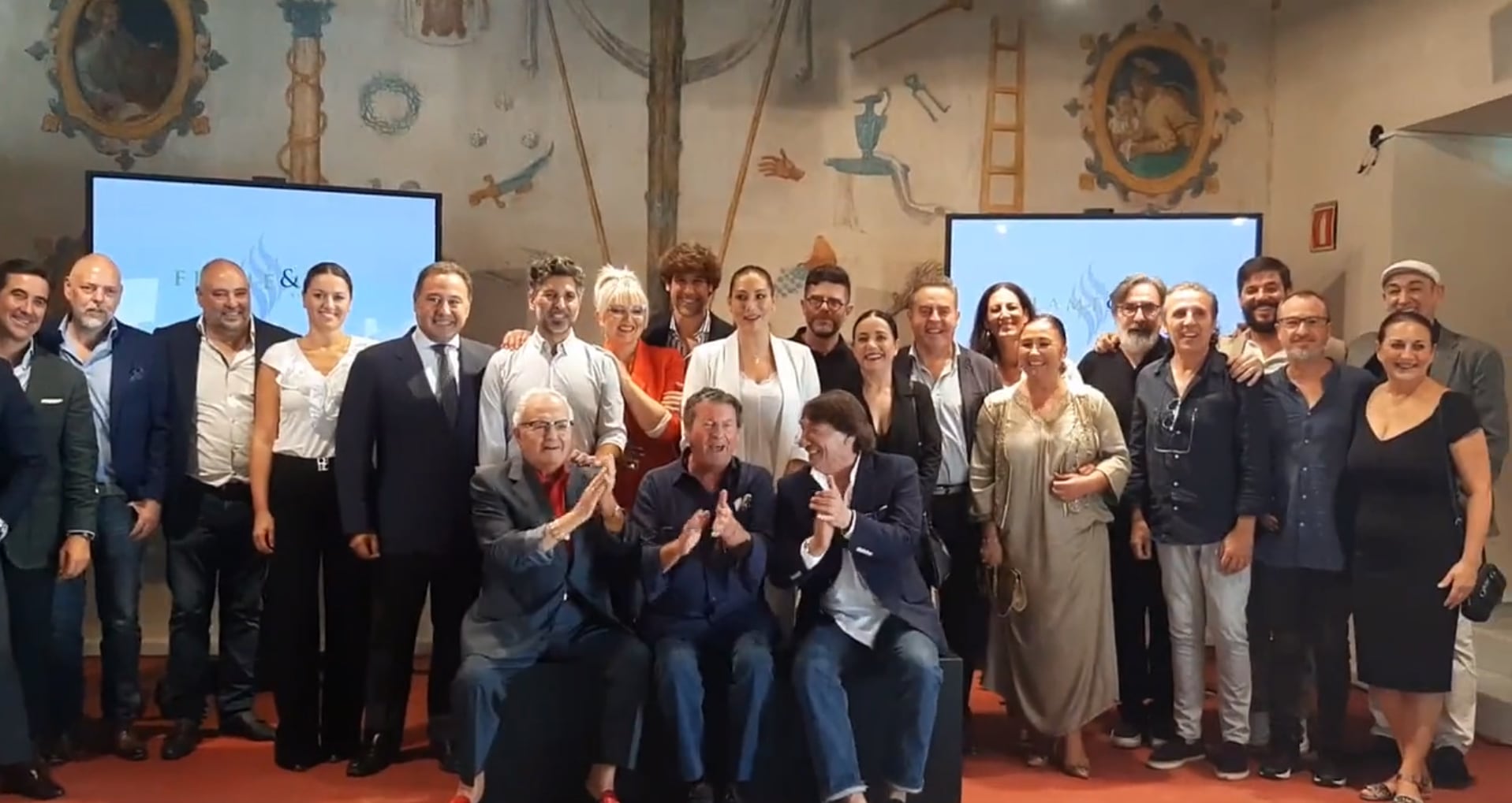 Foto de familia con los asistentes a la presentación de Flamenco Auditorio