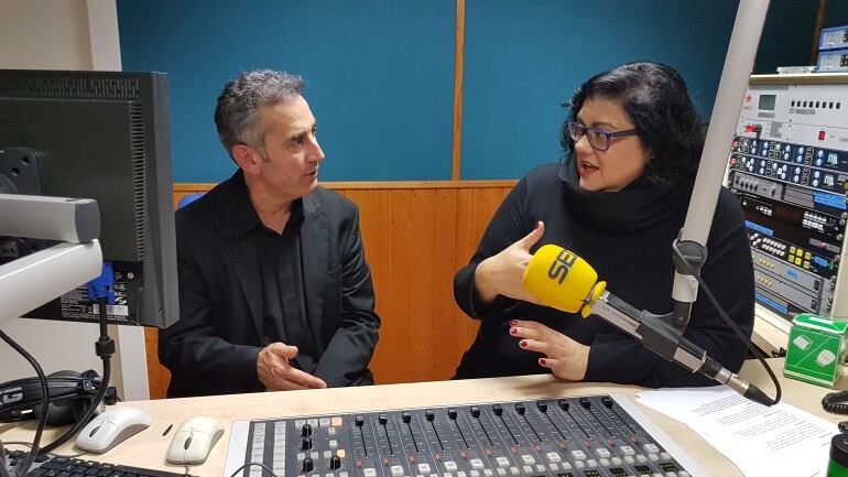 Contertulios de la Ventana en el estudio de Radio Santander: José Angel San Martín y Olga Agüero