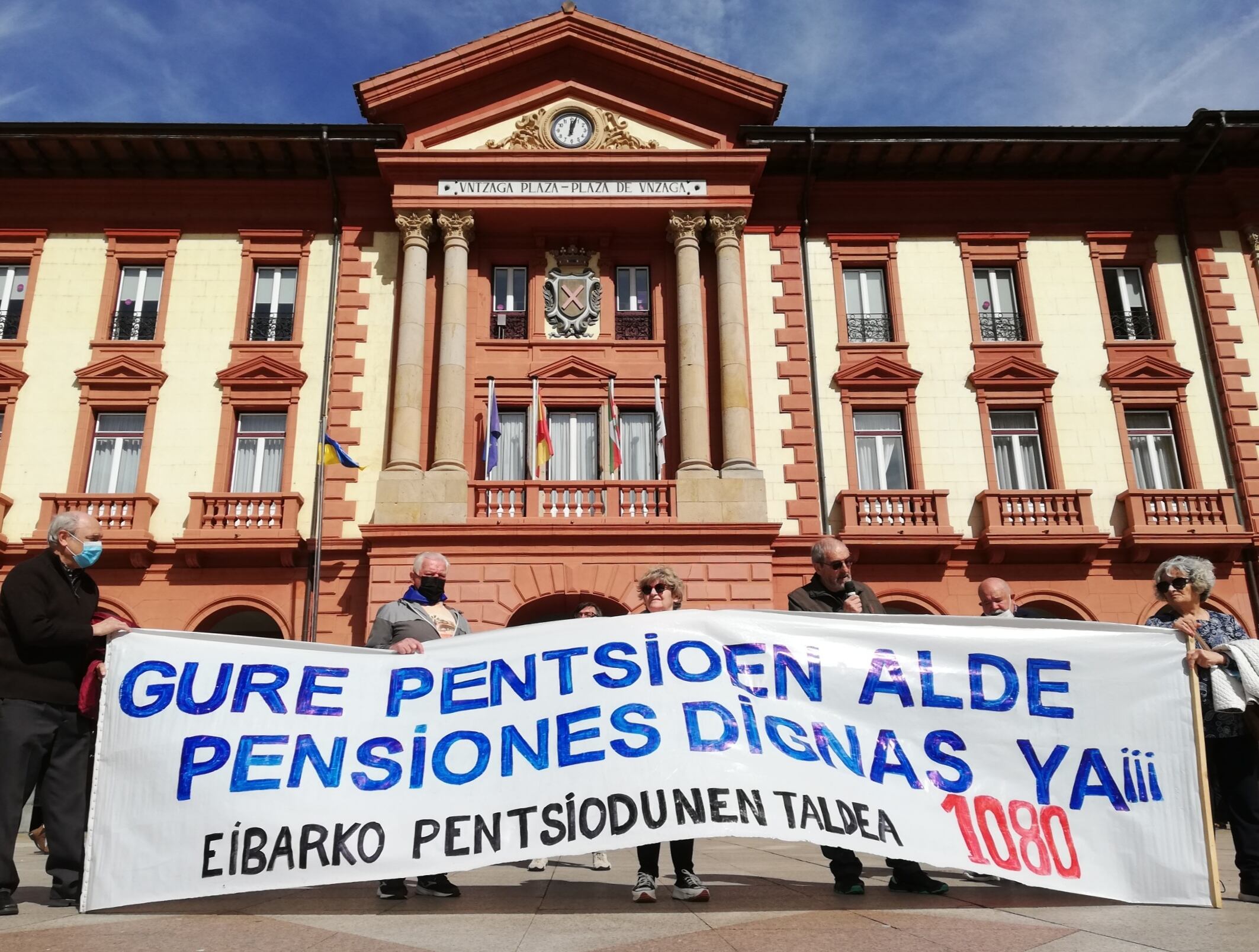 Los pensionistas se han reunido en Unzaga como cada lunes