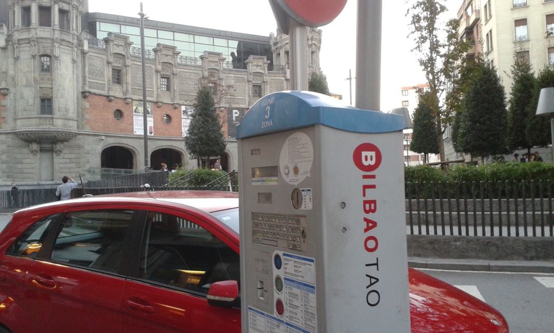 Imagen de un parquímetro de la OTA en Bilbao.