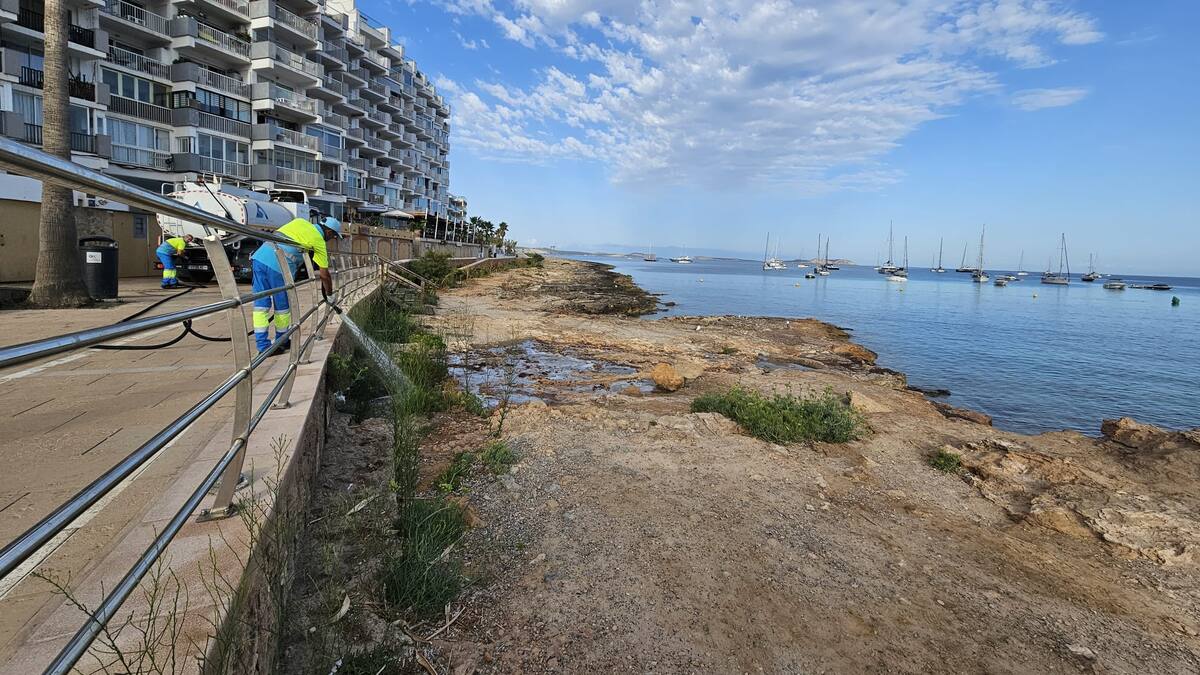 Recomiendan no bañarse en una zona del Caló des Moro de Sant Antoni tras un nuevo vertido