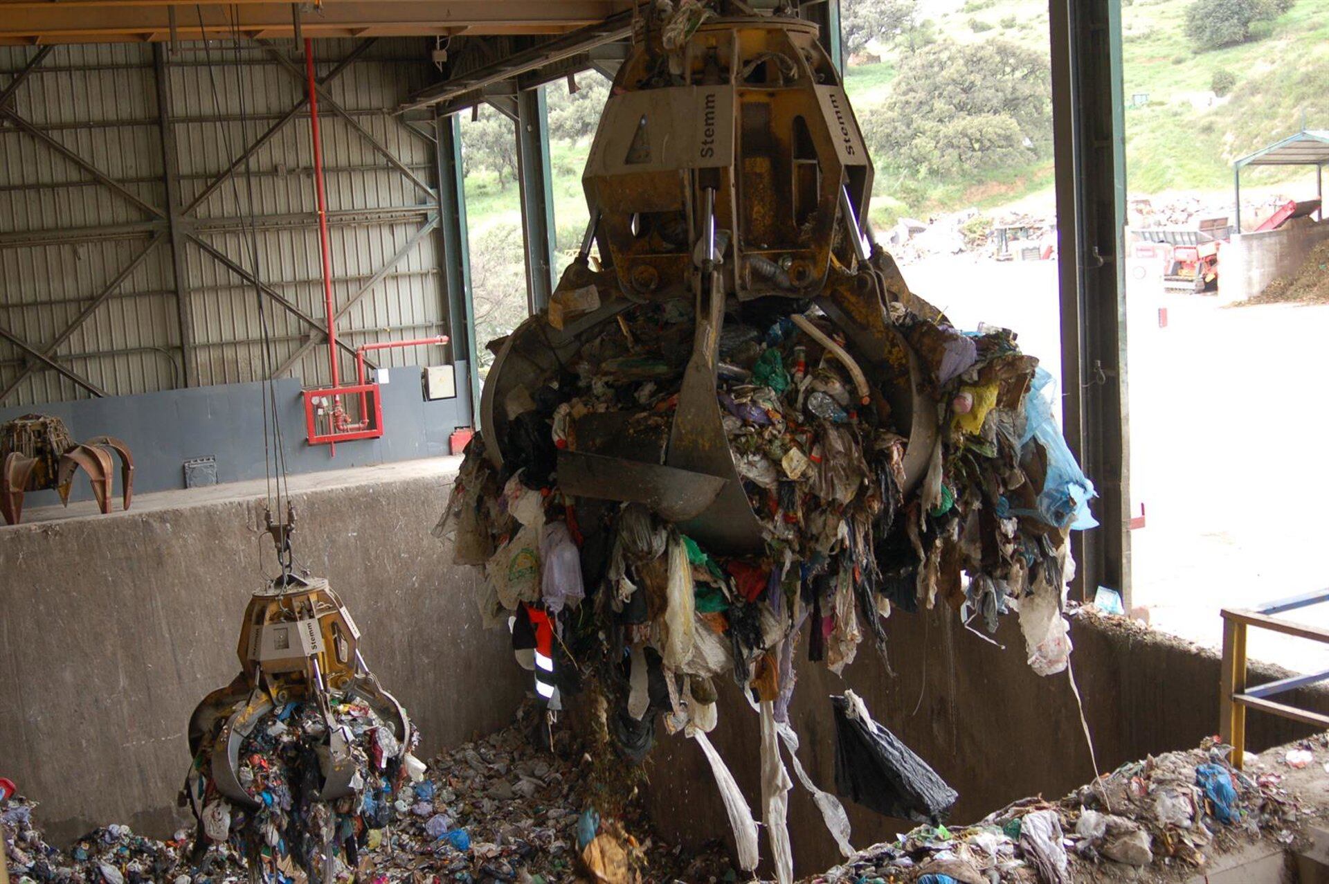 Manilva fue el municipio con un mayor índice de producción de residuos por habitante al día, con 1,80 kilos; seguido de Torremolinos, con 1,70 kilos; y Marbella con 1,67 kilos. Por el contrario, Istán fue la localidad que generó menos residuos por habitante al día, con 0,83 kilos.