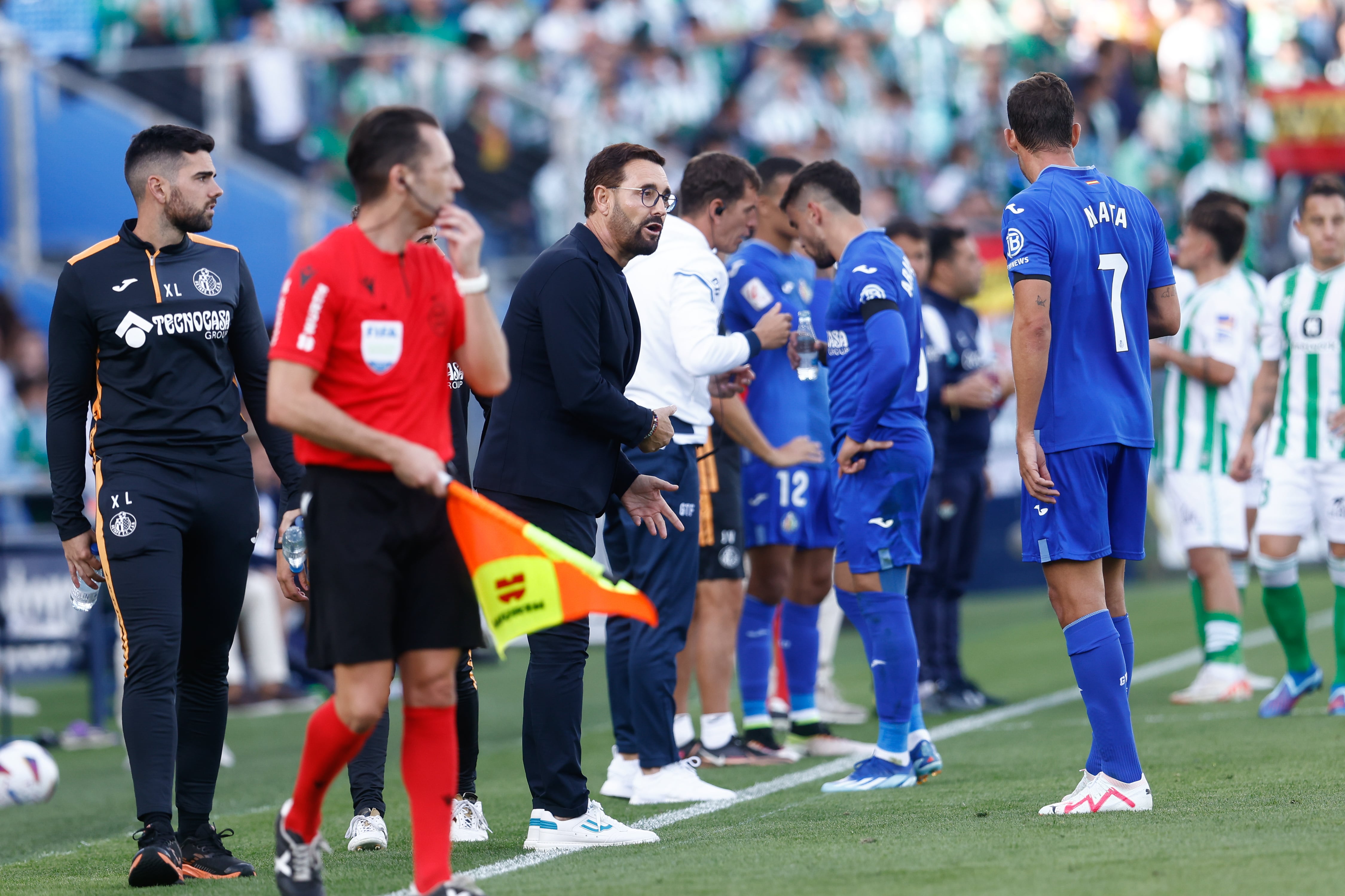 GETAFE, SPAIN - OCTOBER 21: Jose Bordalas, head coach of Getafe CF, gestures during the Spanish league, La Liga EA Sports, football match played between Getafe CF and Real Betis Balompie at Coliseum stadium on October 21, 2023, in Getafe, Madrid, Spain. (Photo By Oscar J. Barroso/Europa Press via Getty Images)