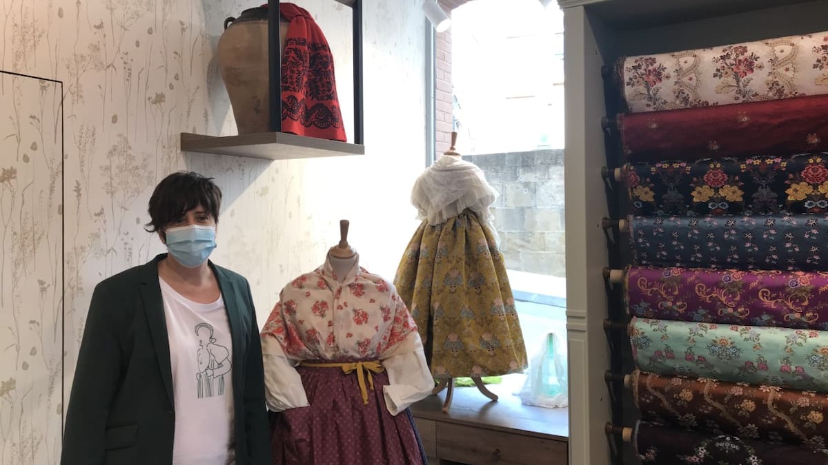 A Faldriquera se muda a un nuevo local para seguir siendo exponente de la indumentaria tradicional
