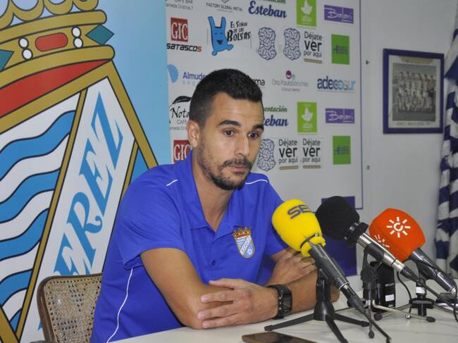 Israel durante una rueda de prensa esta temporada