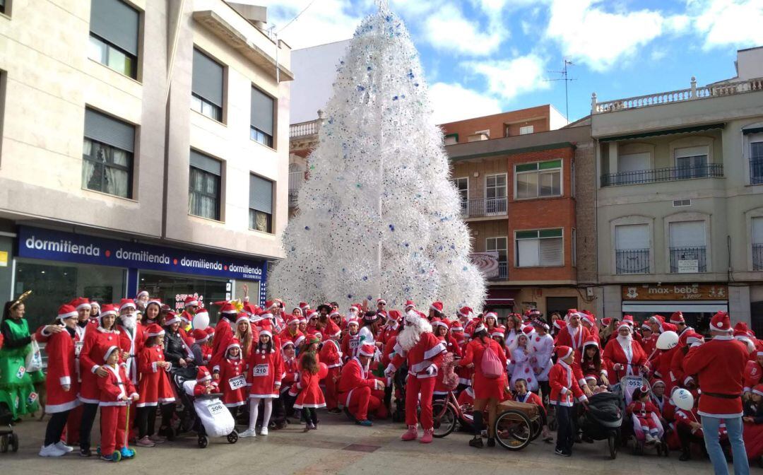 Imagen de archivo de la última carrera de Papa Noel, celebrada en 2019 en Valdepeñas (Ciudad Real) 