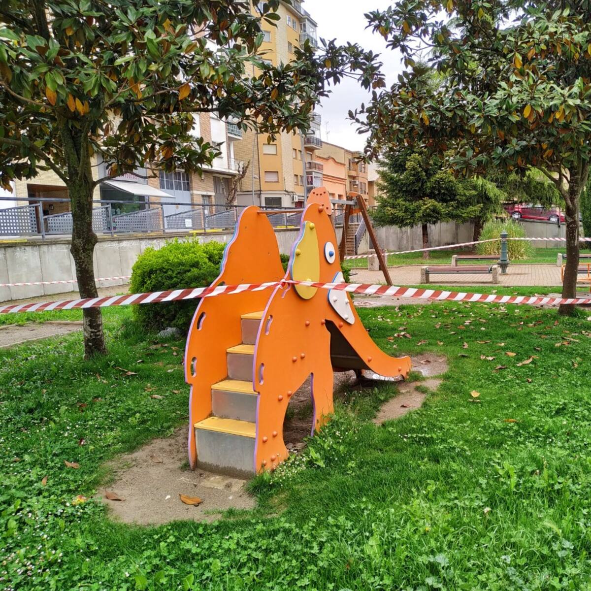 Cerradas dos aulas de la escuela infantil por un positivo en Graus