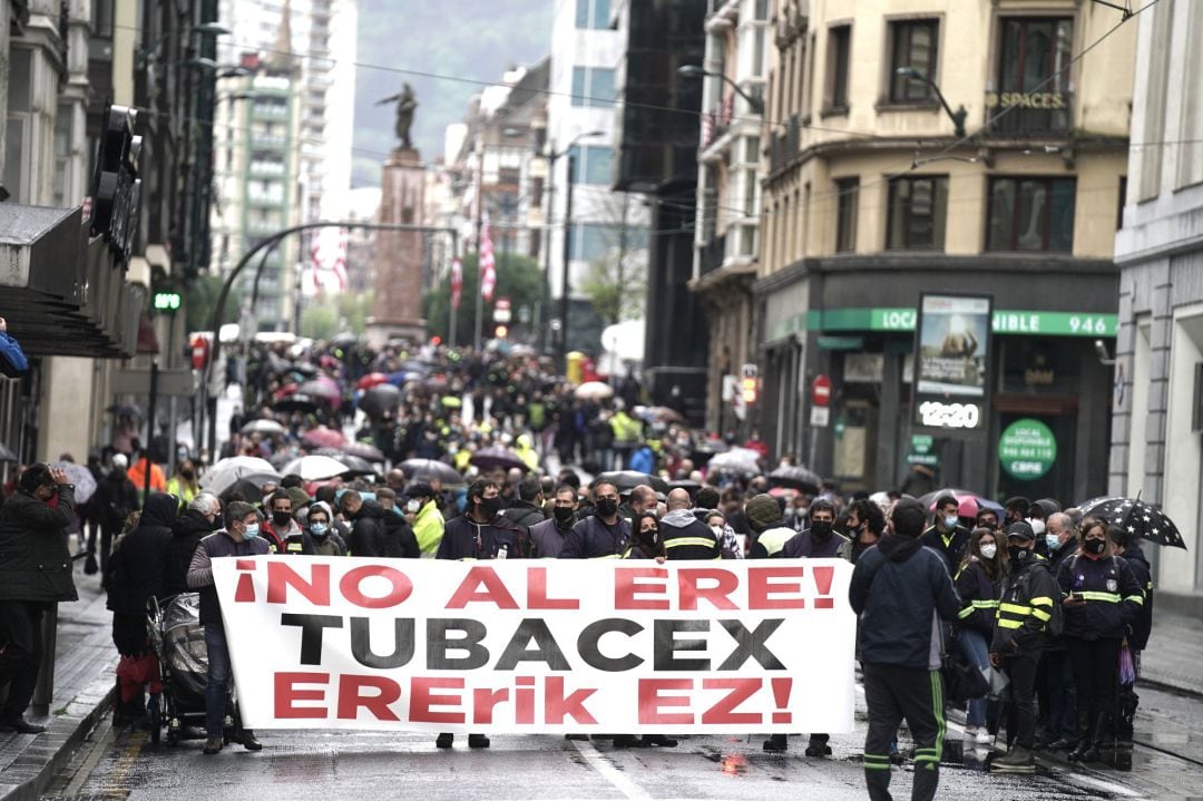  Manifestación contra el ERE planteado por Tubacex, a 11 de abril de 2021, en Bilbao,  