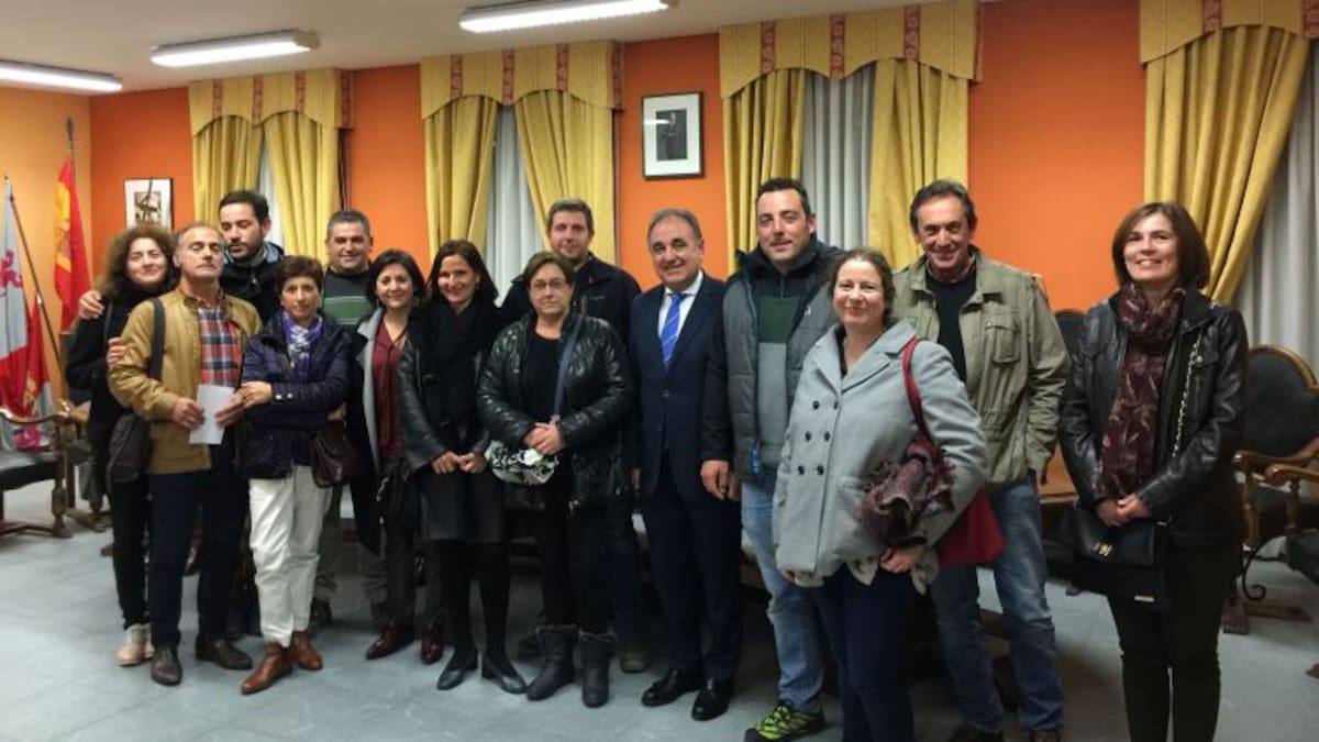 La reivindicación de la vía de servicio en la A-62 llega a senadores y diputados