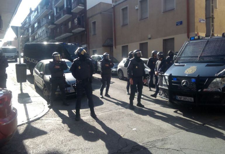 La Policía acordona la zona donde se iba a producir el lanzamiento