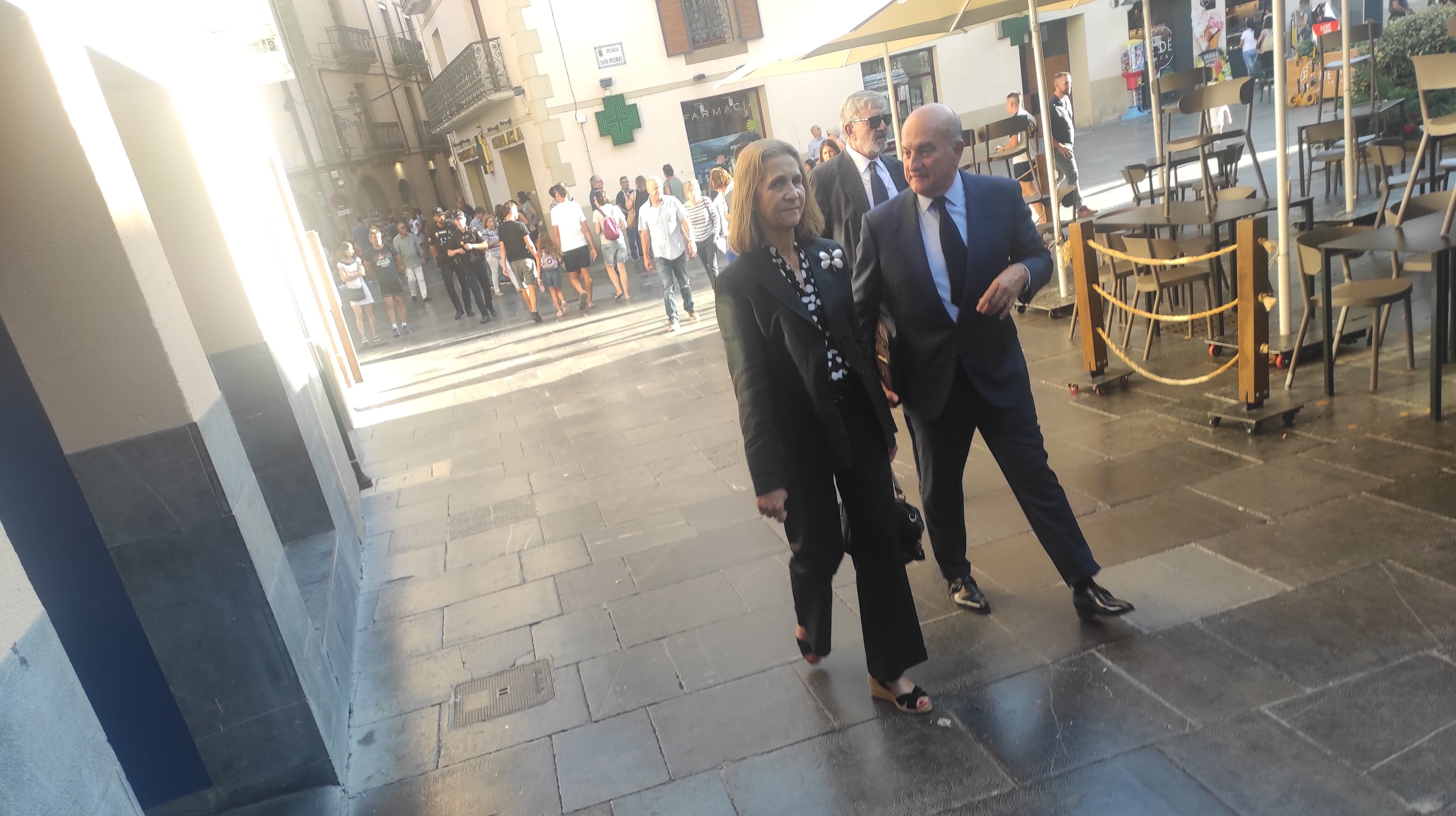 La infanta Elena a la salida del funeral de Eduardo Roldan