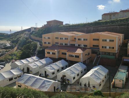 Campamento de acogida del Colegio León en El Lasso