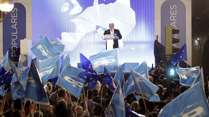 El candidato del Partido Popular en las elecciones europeas, Miguel Arias Cañete, durante el mitin de inicio de campaña celebrado esta noche en Madrid.