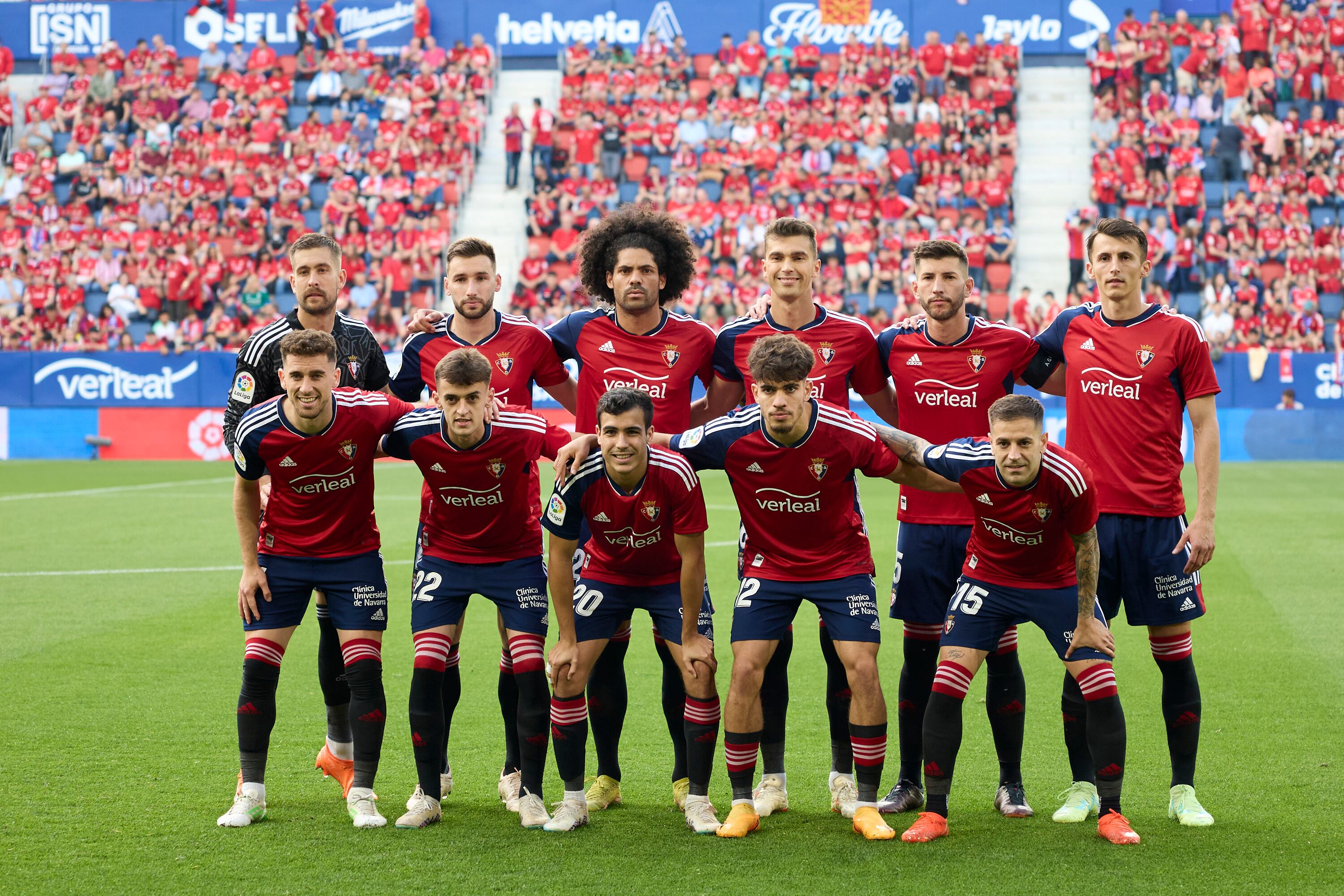 Los jugadores de CA Osasuna en la previa al duelo ante el Girona.