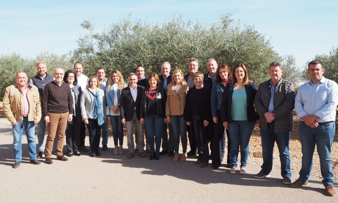 La presidenta del PP en la Comunitat Valenciana, Isabel Bonig; el presidente del PP en Castellón, Miguel Barrachina en Vall d&#039;Alba. 