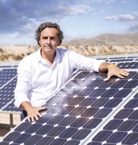 El presidente de ANPIER, Asociación Nacional de productores de Energía Fotovoltáica, Miguel Ángel Martínez Aroca, ha participado en el especial SER CLM dedicado a conocer la situación actual de este colectivo de pequeños productores de energía renovable en nuestra región.