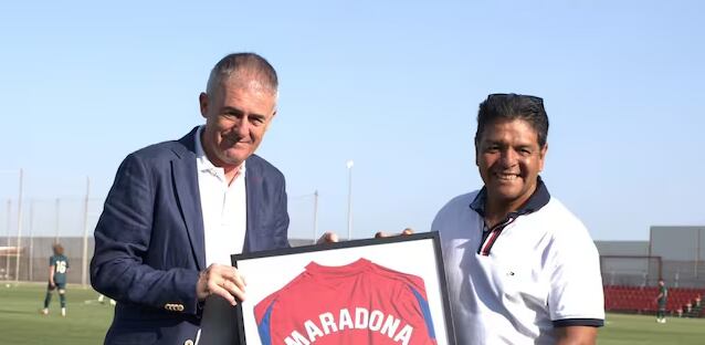 Lucas Alcaraz con el mítico Lalo Maradona en la Ciudad Deportiva del Granada.