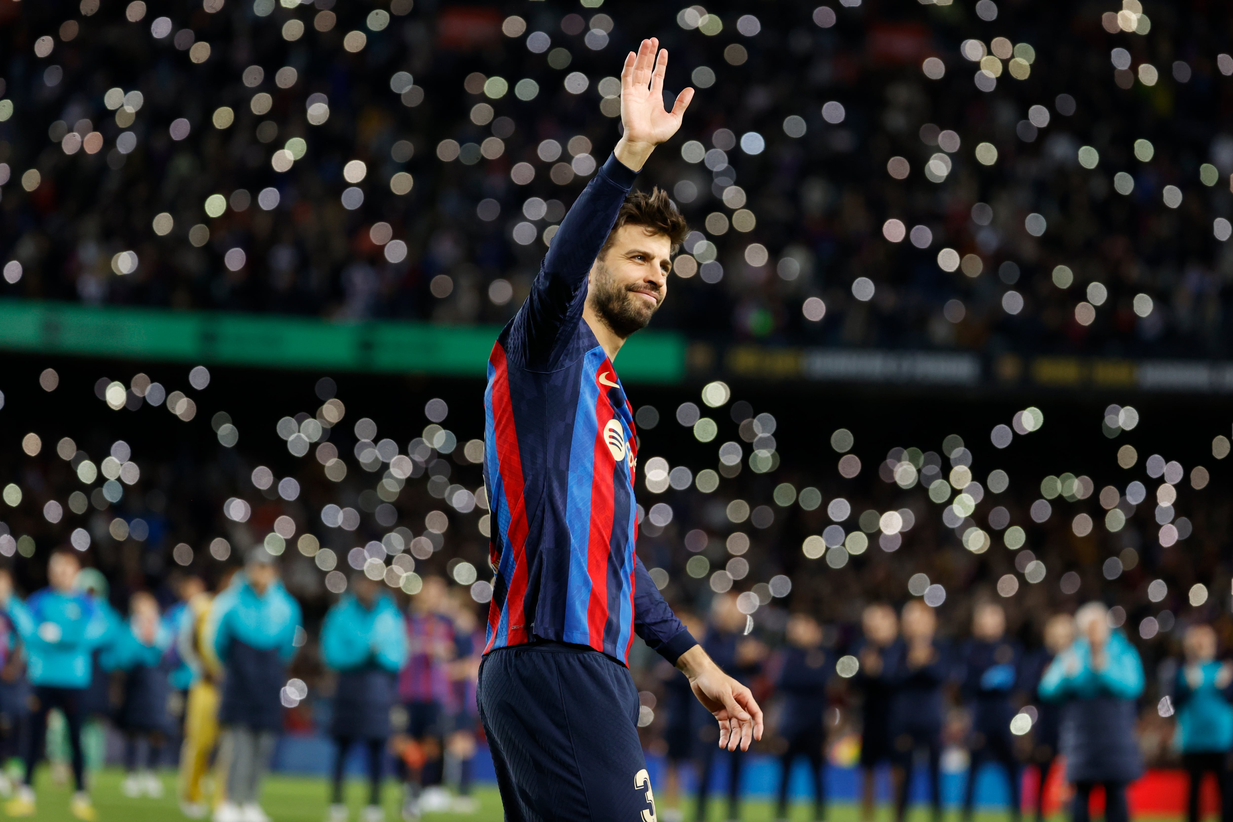 Gerard Piqué, dando la vuelta de honor al Camp Nou