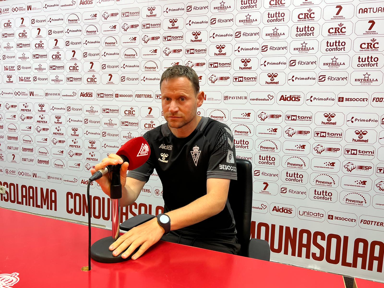 Mario Simón en la rueda de prensa previa a la final por el ascenso a 1ªRFEF entre la Peña Deportiva y el Real Murcia