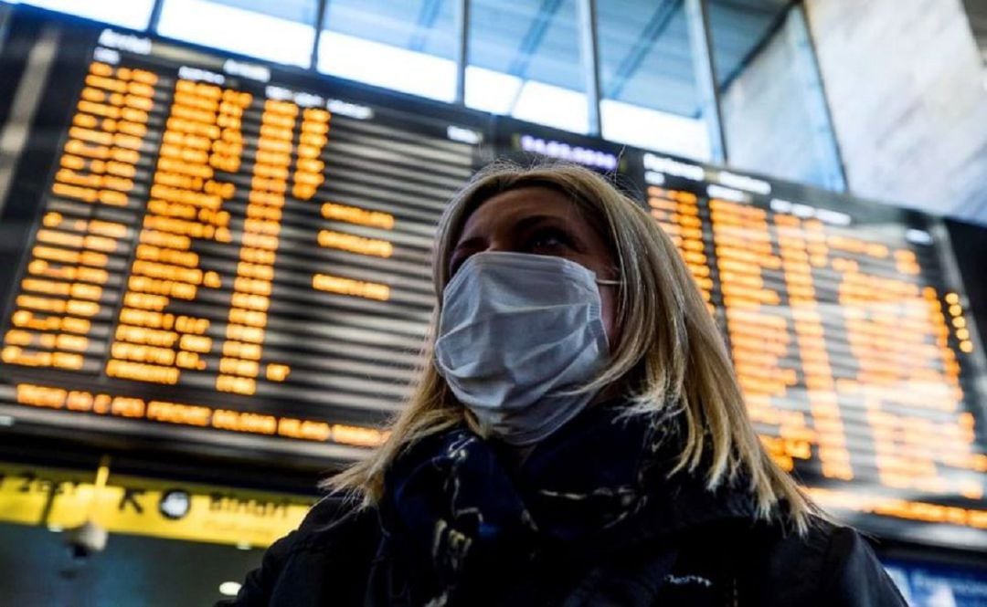 La crisis del coronavirus ha suspendido esta semana las clases en regiones donde estudian cientos de españoles con becas de movilidad