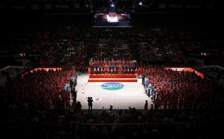 GRA381. VALENCIA, 25092016. El primer equipo del Valencia Basket para la temporada 2016-2017 durante su presentación en un acto en el que celebra sus treinta años de historia. EFEKai Försterling