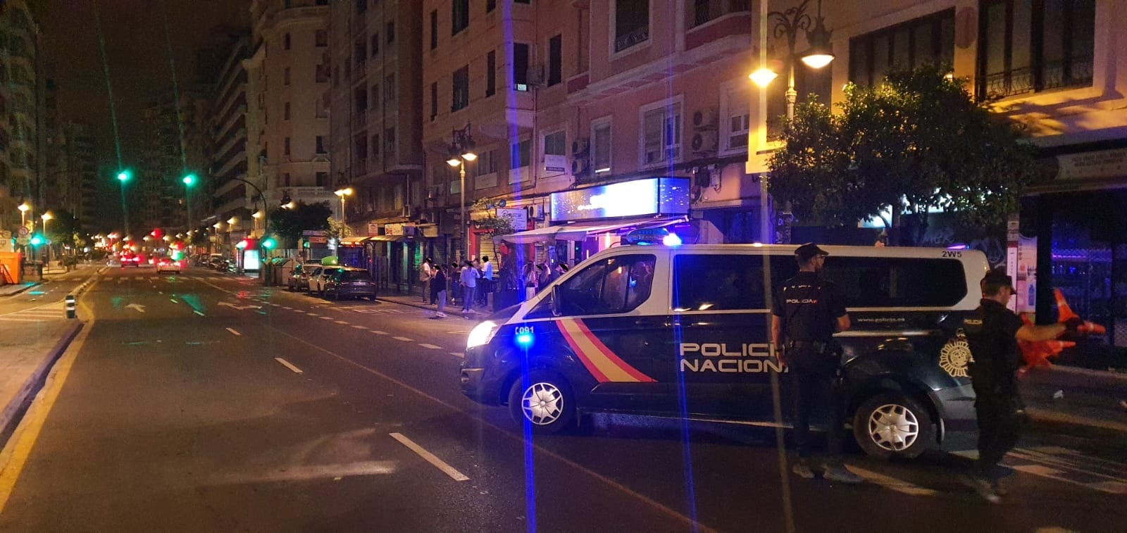 Dispositivo especial de la Policía Nacional este viernes por la noche en València.