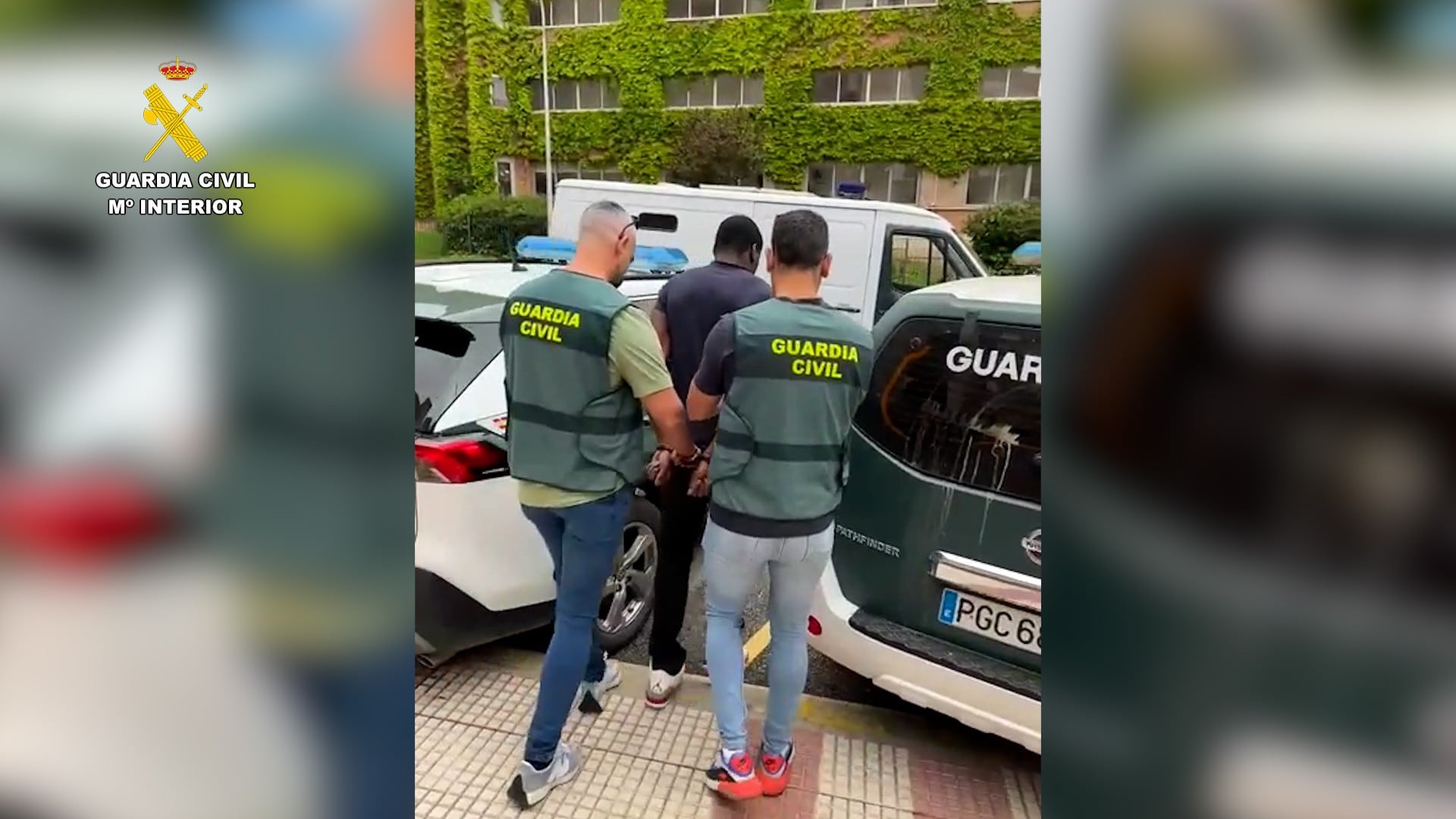 Momento en el que la Guardia Civil detiene a uno de los integrantes de 'Magallanes 02'