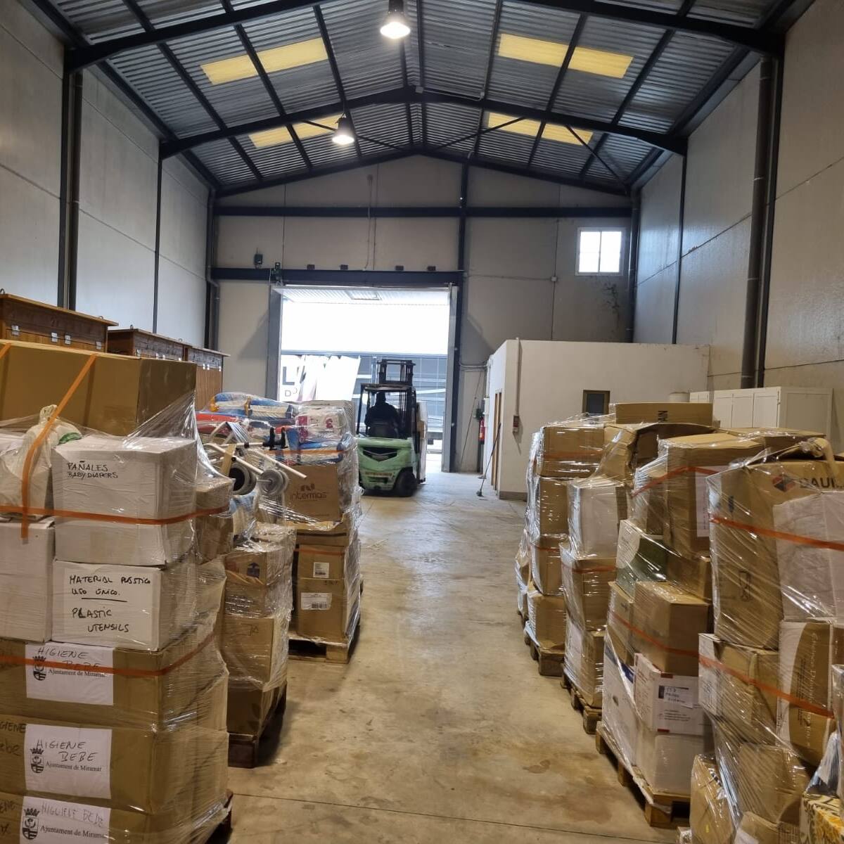 Los municipios de la Safor envían 32 palés de ayuda humanitaria a Ucrania