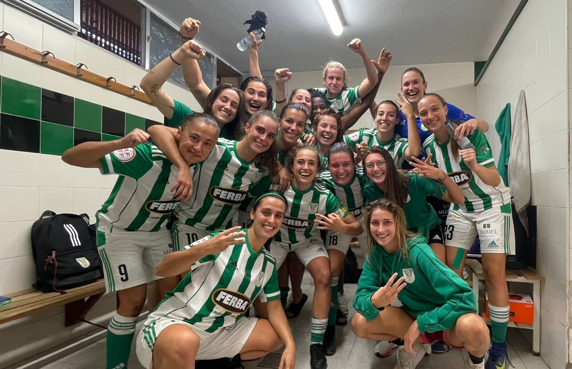 Las jugadoras del CD Pradejón celebran una de sus primeras victorias en Segunda Federación.