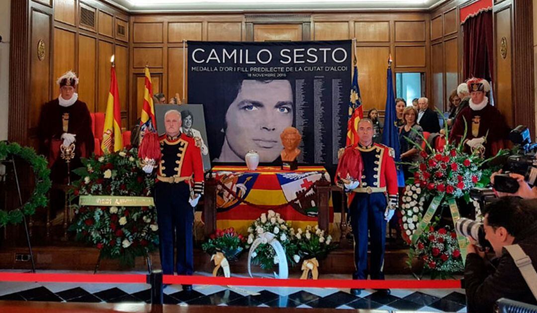 Alcoy despide a Camilo Sesto