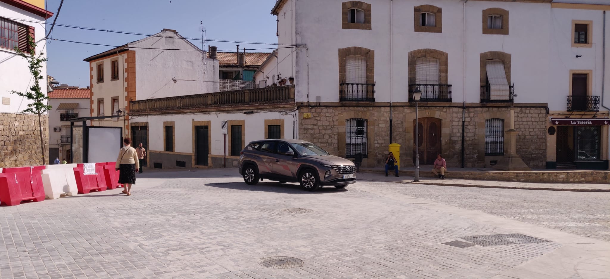 Vuelve el tráfico rodado al entorno de la Corredera de San Fernando