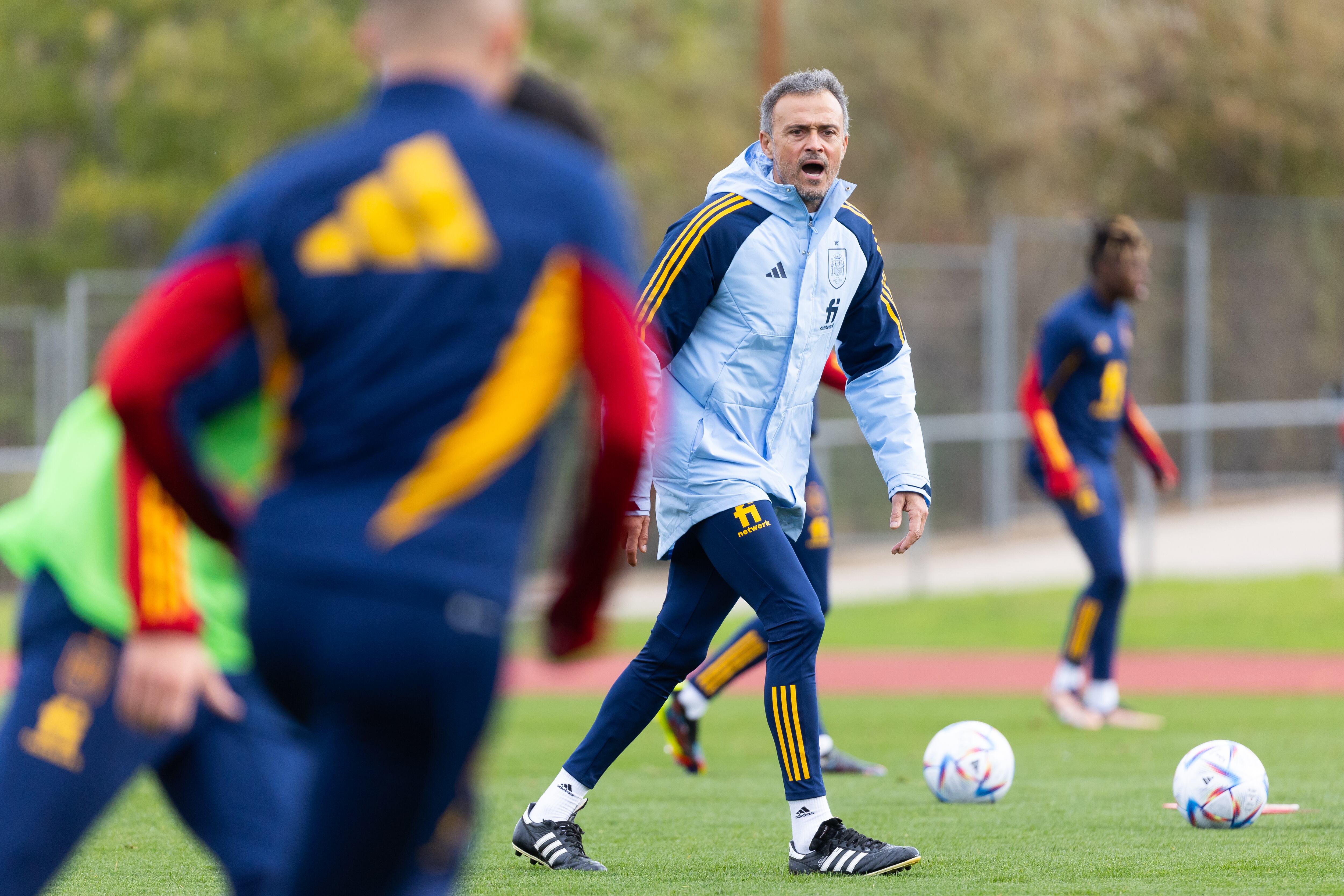 El seleccionador Luis Enrique durante el entrenamiento de la selección española en la Ciudad del Fútbol de Las Rozas, Madrid. EFE/RFEF / Pablo García