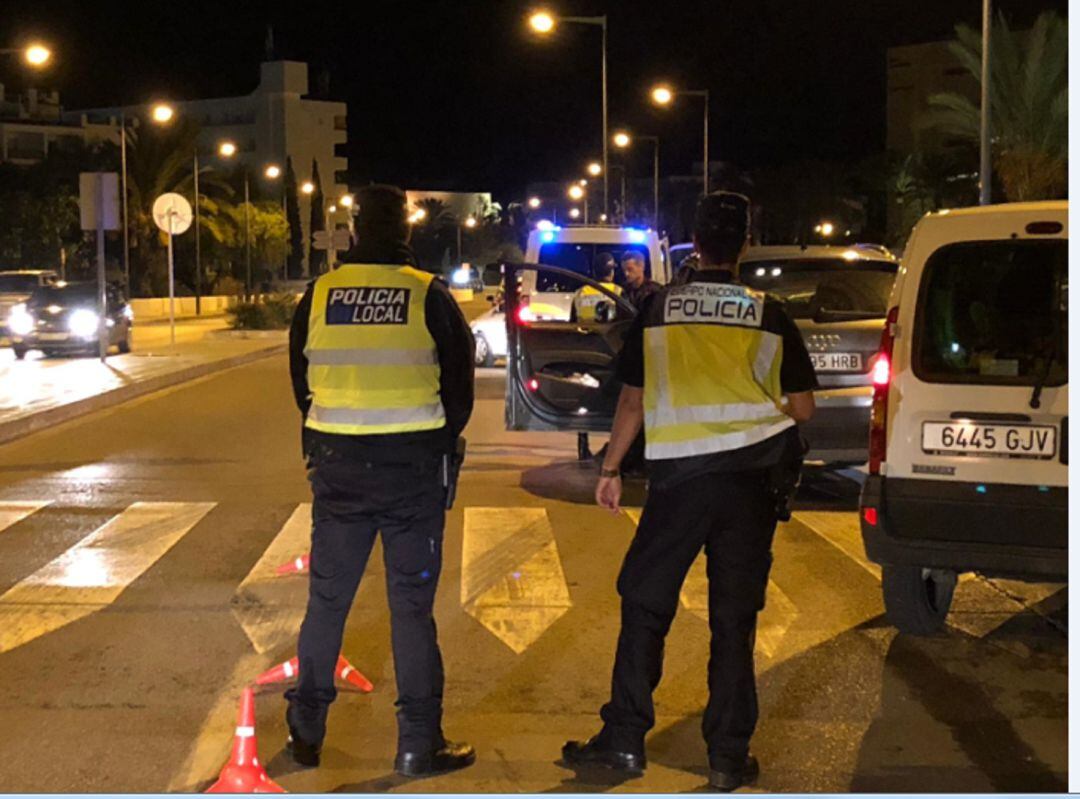 Imagen de archivo de agentes de la Policía Local de Ibiza