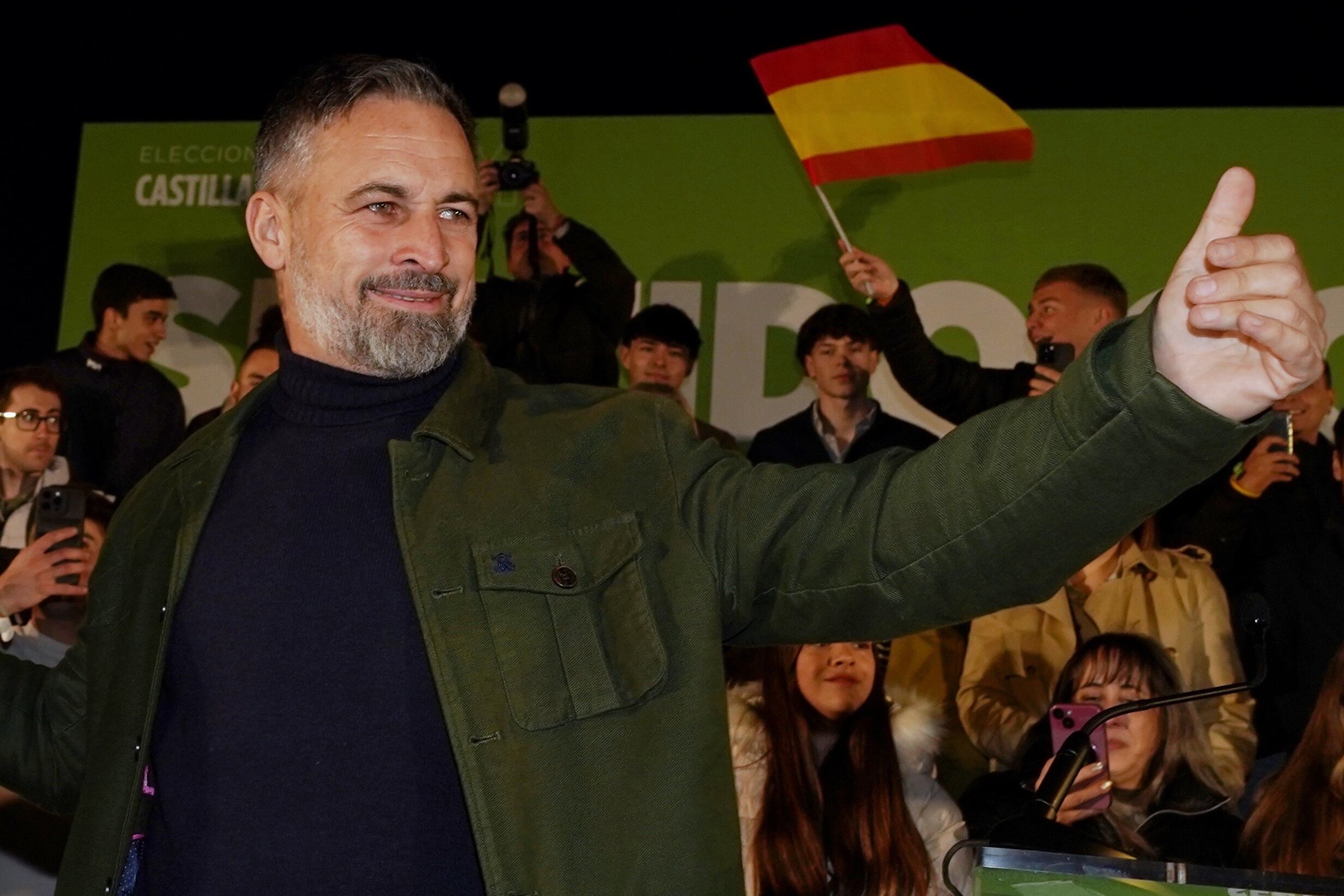 VALLADOLID, 28/02/2026.- El presidente de VOX, Santiago Abascal participa en un acto electoral hoy sábado en Arroyo de la Encomienda (Valladolid). EFE/Nacho Gallego