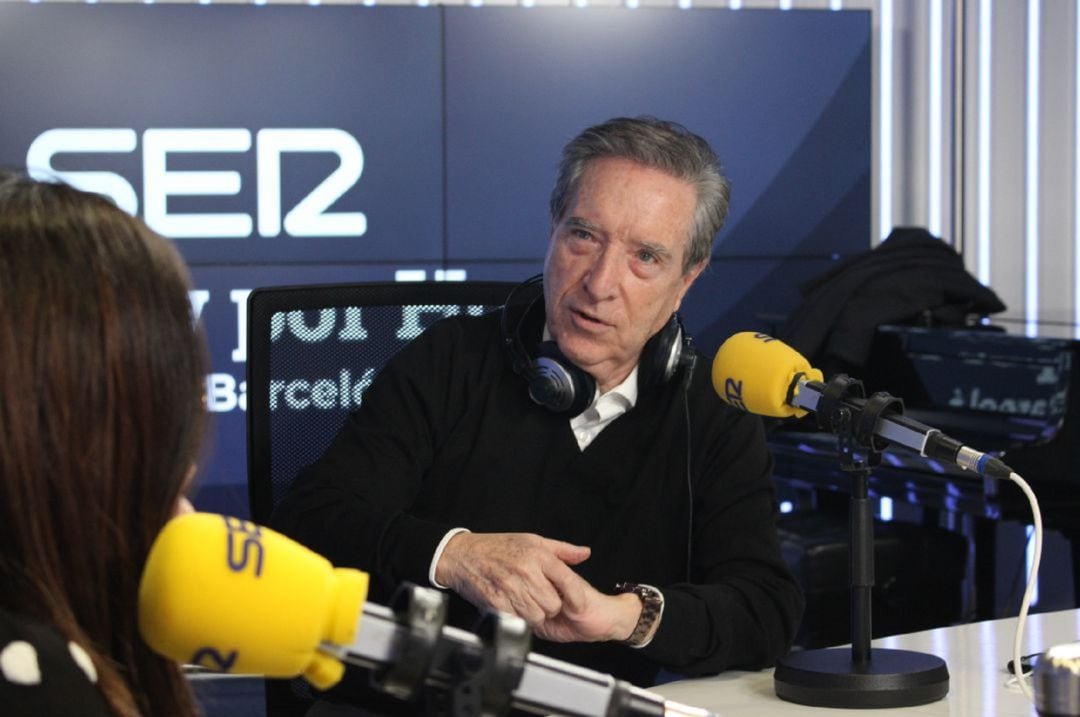 Iñaki Gabilondo en los estudios de la Cadena SER