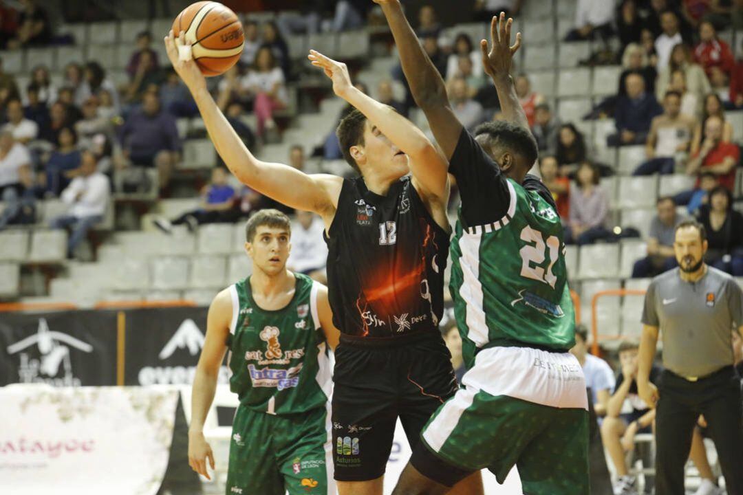 De nuevo se le escapó al conjynto berciano la psibilidad de sumar la primera victoria.