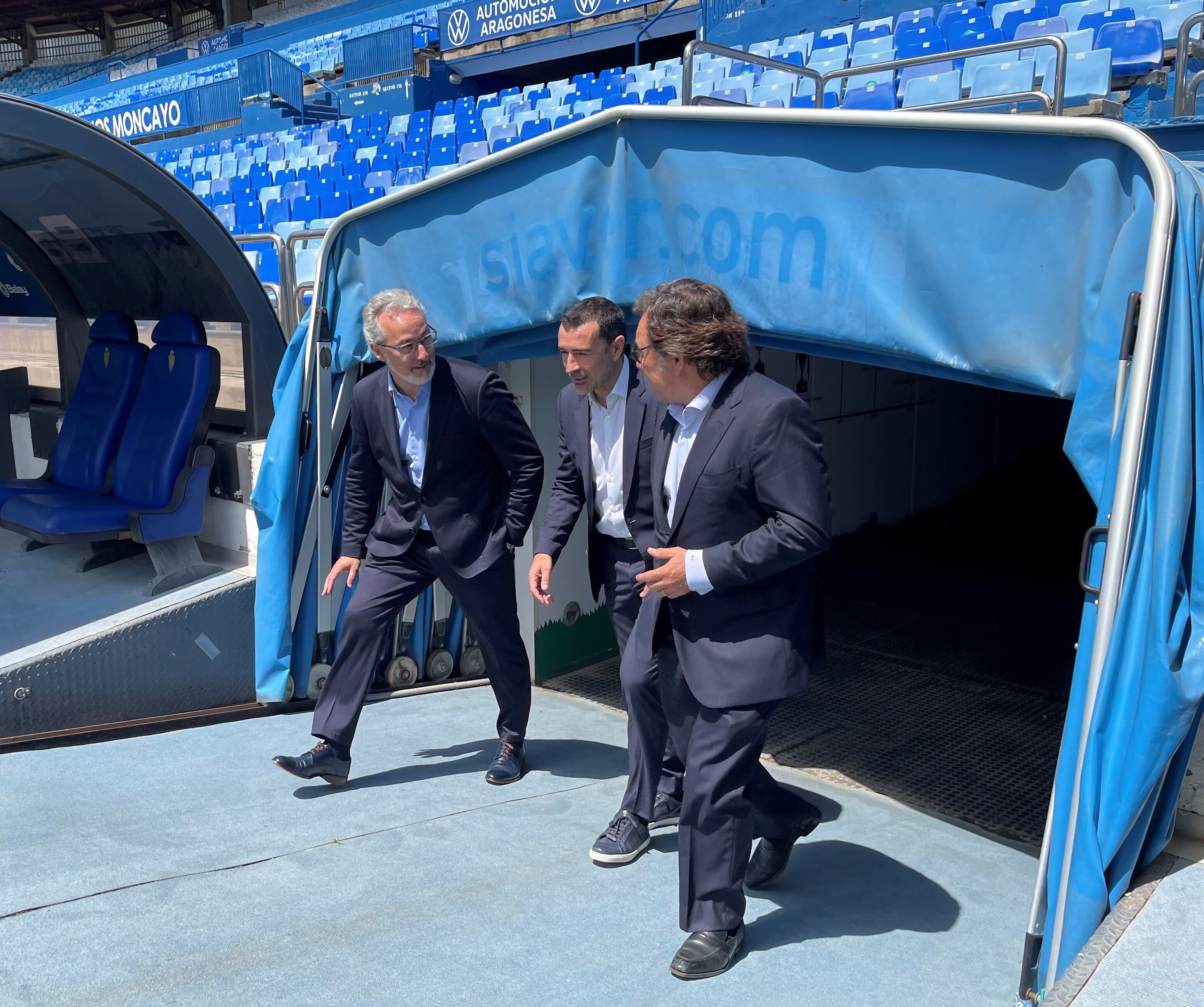 Torrecilla, Carcedo y Sanllehí salen a La Romareda el día de la presentación del entrenador