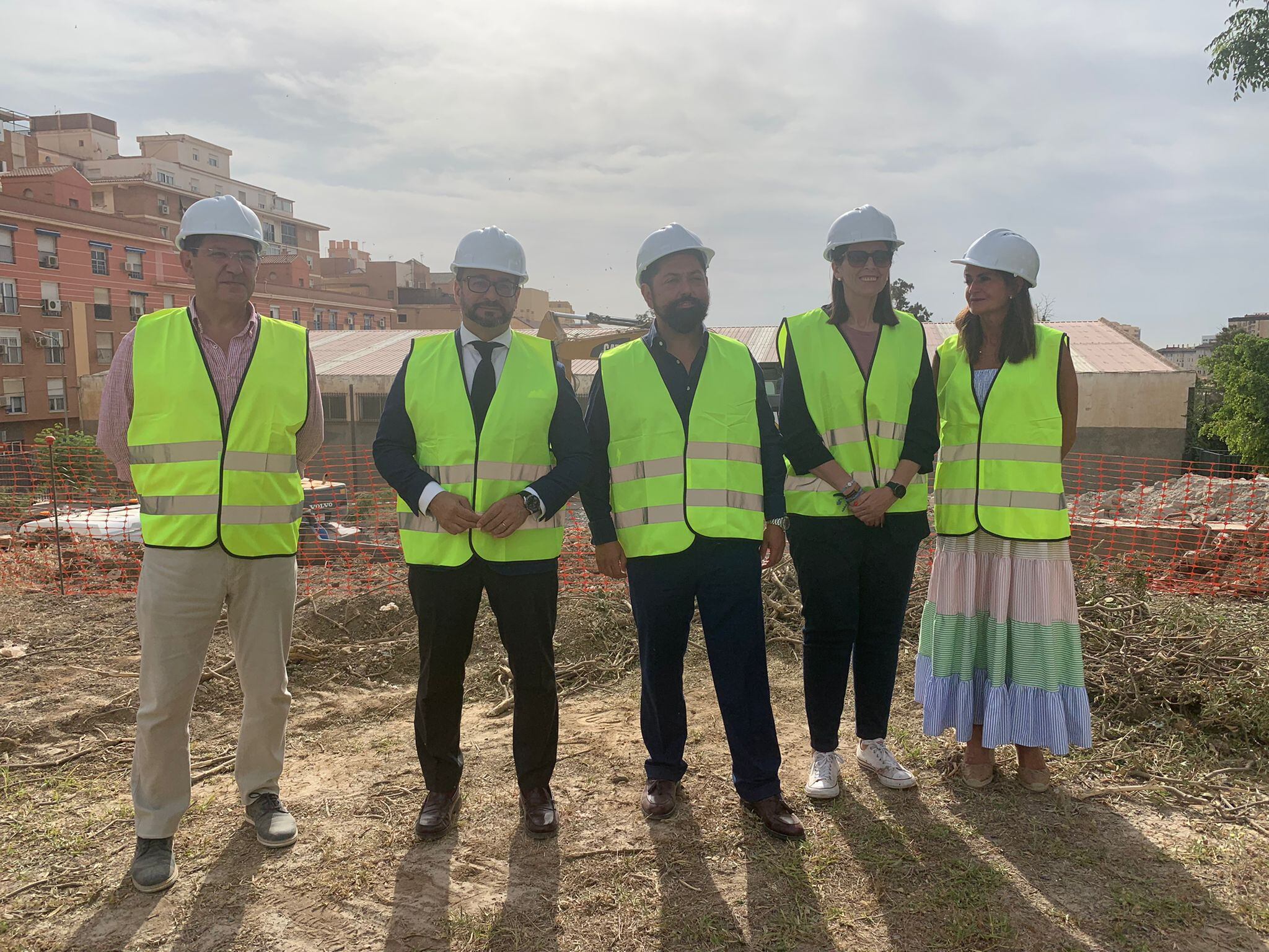El consejero de Educación y Deporte, Manuel Alejandro Cardenete, ha realizado una visita técnica a la obra del Centro Especializado de Tecnificación de Deporte Adaptado (CETDAP), en la Ciudad Deportiva Javier Imbroda de Málaga