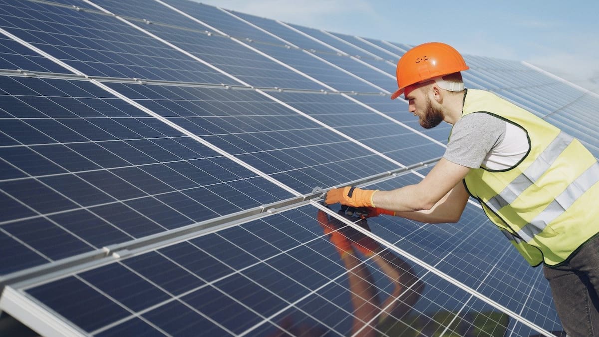 El Govern dará luz verde este lunes a la primera línea de ayudas para energías renovables para comunidades y empresarios