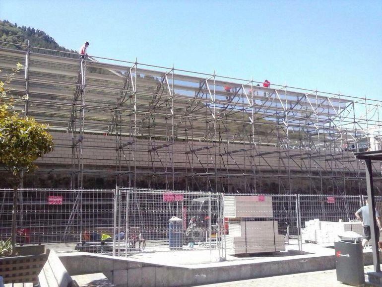 20/08/14 ESTADIO IPURUA EIBAR ANDAMIOS OBRAS