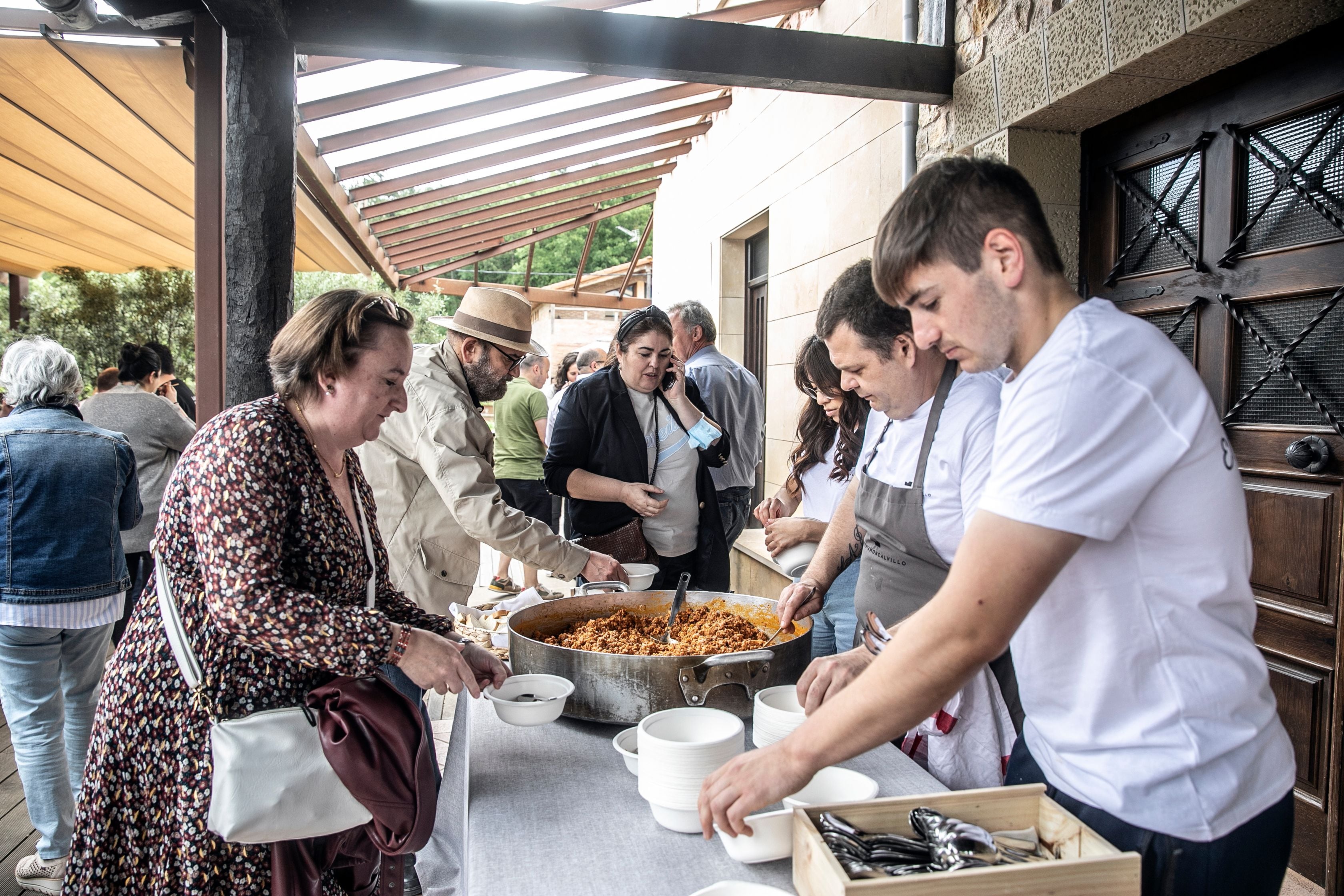 Almuerzo popular durante la segunda edición de Cocinas de Pueblo.