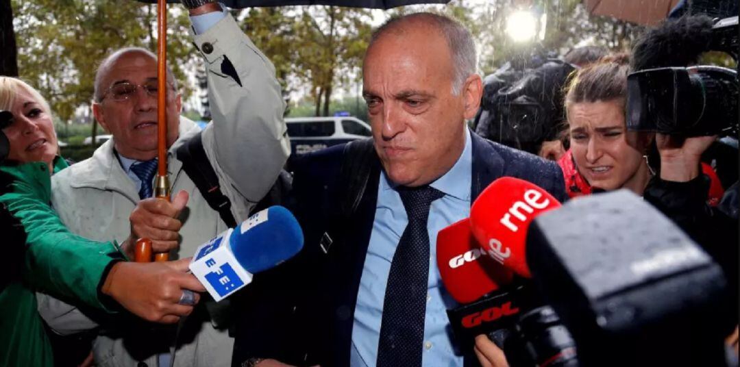 Tebas en la entrada a la Ciutat de la Justicia