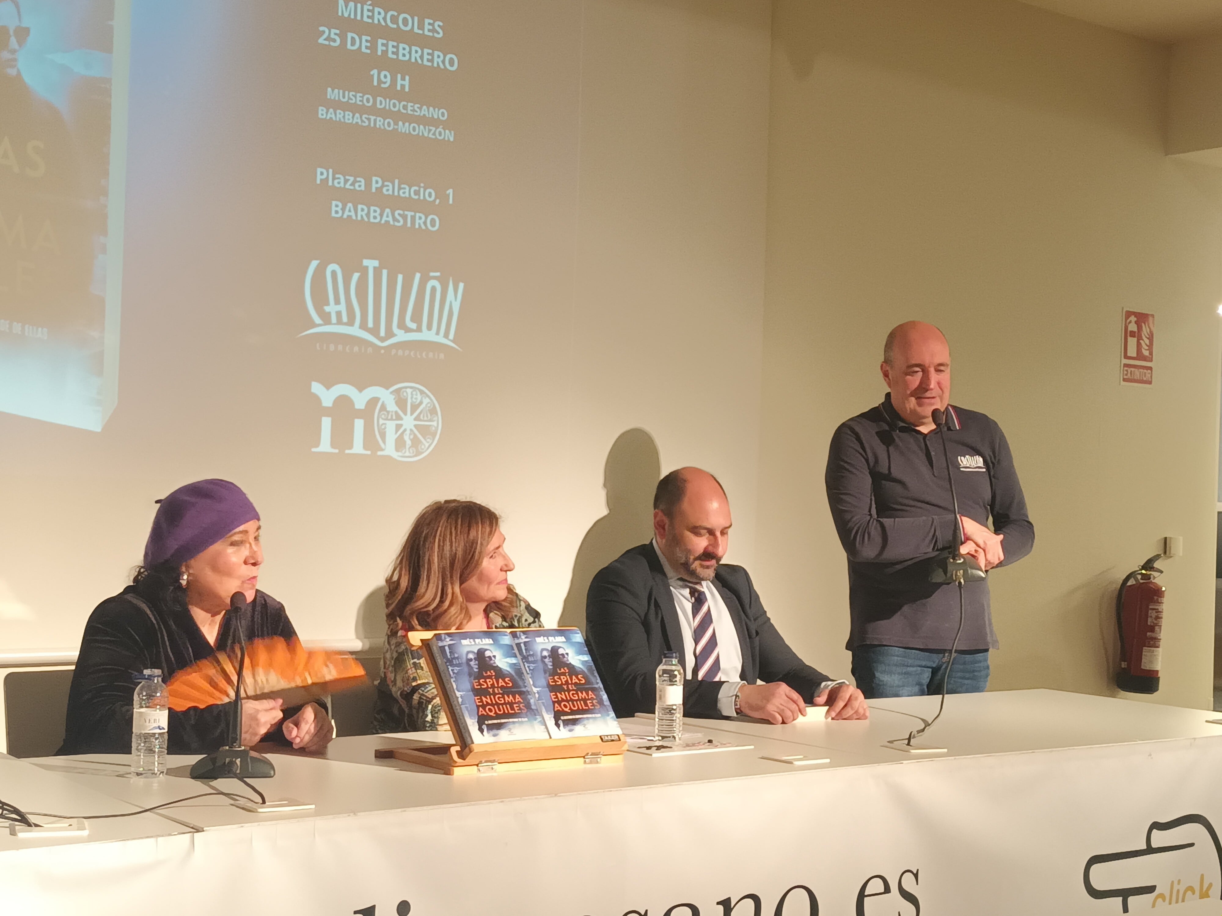 Inés Plana, Nanín Arcarazo, Fernando Torres y Víctor Castillón en la presentación de la última novela de la autora de Barbastro