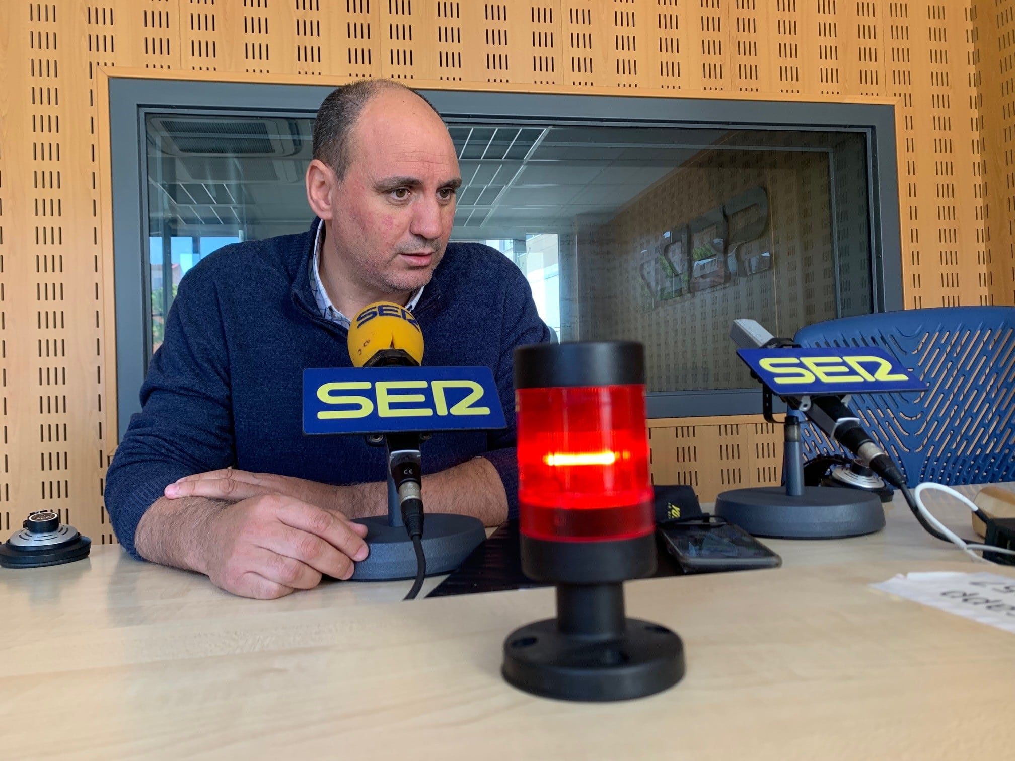 Alberto Romo, expresidente de la Cooperativa Radio Taxi de Valladolid, en los estudios de la SER