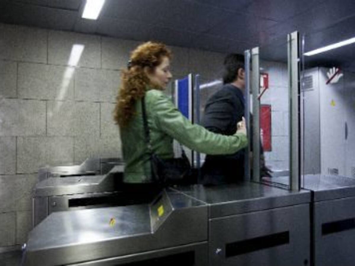 FGC estrena eina per evitar el frau del "trenet"