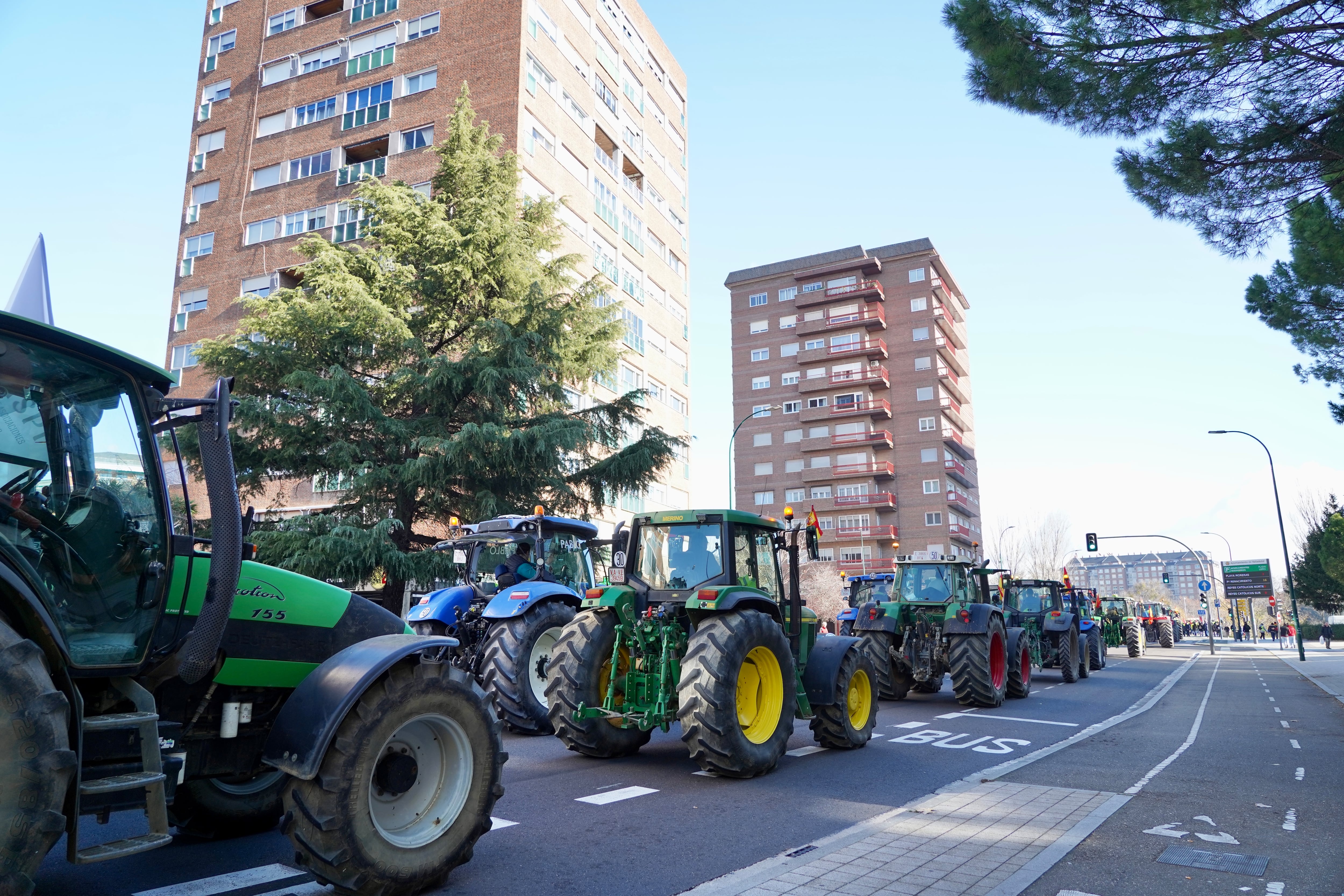 Tractorada en Valladolid para denunciar la situación del sector agrario