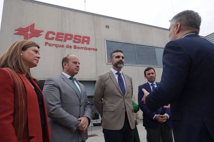 Fernández-Pacheco durante la visita de hoy a San Roque