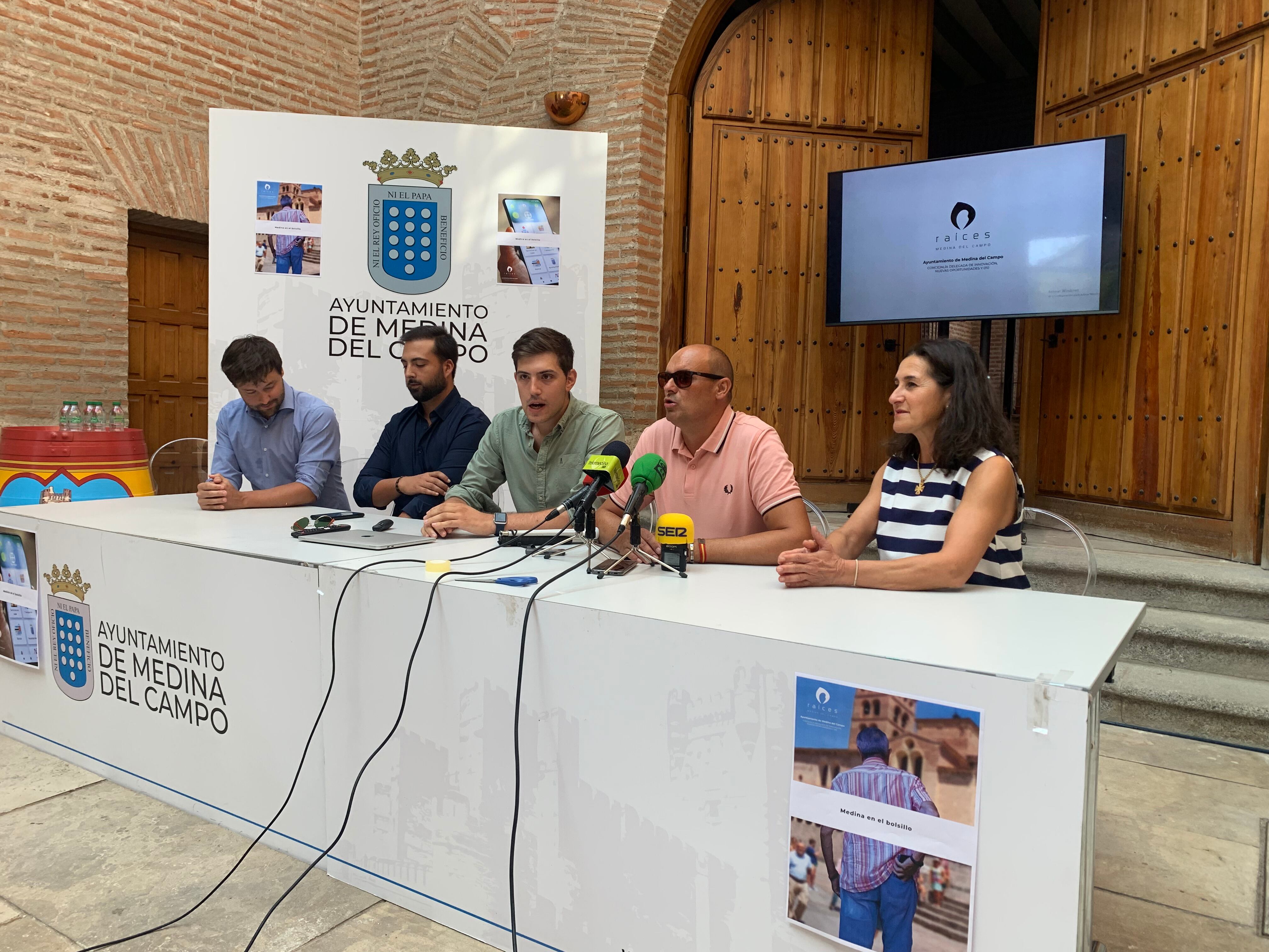 Presentación de la aplicación &quot;Raíces Medina del Campo&quot; en el Ayuntamiento medinense